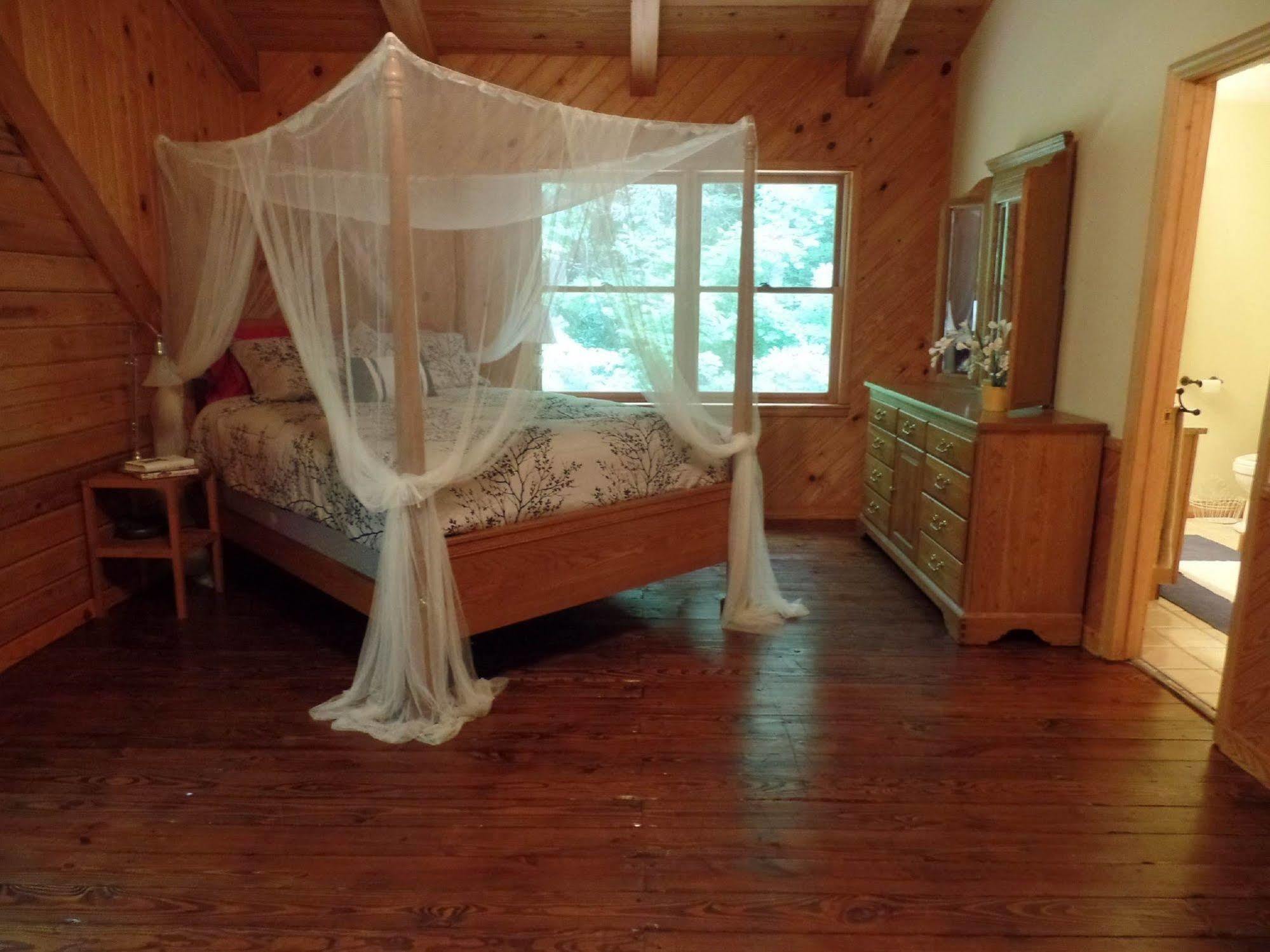Creekside Paradise Bed And Breakfast Robbinsville Exterior photo